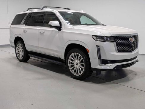 Used 2023 Cadillac Escalade Premium Luxury image 3