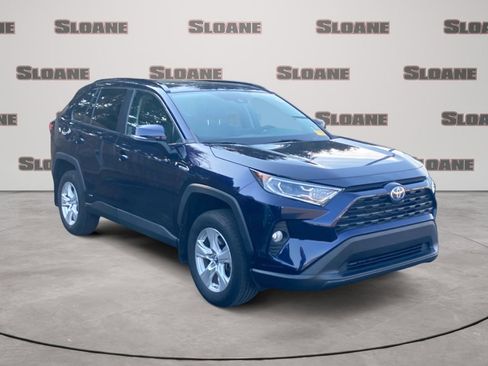 Used 2019 Toyota RAV4 XLE w/ Carpet Mat Package image 2