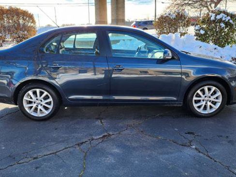 Used 2010 Volkswagen Jetta Limited Edition image 3