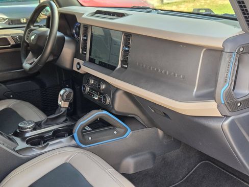 Used 2024 Ford Bronco Wildtrak AWD/4WD image 29