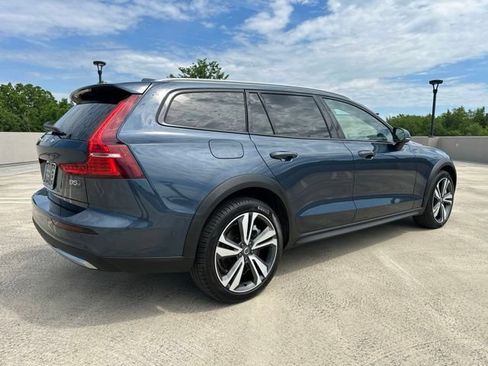 Certified 2025 Volvo V60 B5 Cross Country Plus AWD/4WD image 9
