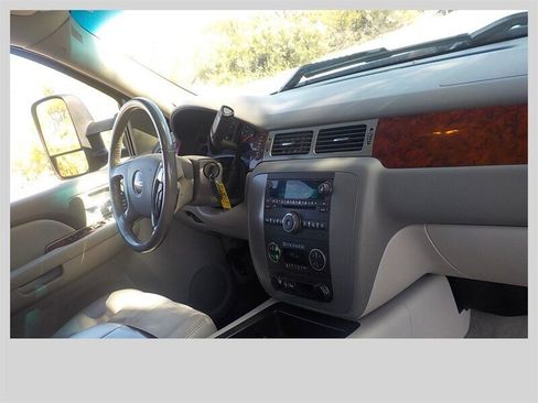 Used 2009 GMC Sierra 3500 SLT w/ SLT Convenience Package image 21