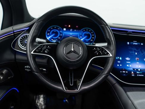 Used 2023 Mercedes-Benz EQS 580 4MATIC SUV w/ Exclusive Trim Package image 18