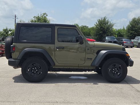 Used 2025 Jeep Wrangler Sport AWD/4WD image 6