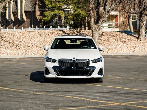 Used 2025 BMW i5 xDrive40 w/ M Sport Package image 2