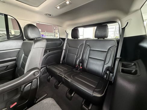 Used 2022 GMC Acadia Denali w/ Denali Ultimate Package FWD image 34