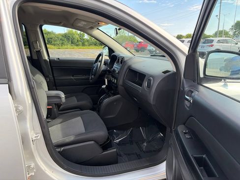Used 2012 Jeep Compass Sport AWD/4WD image 10