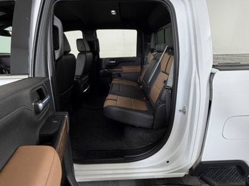 Used 2022 Chevrolet Silverado 2500 High Country w/ Safety Package II image 7