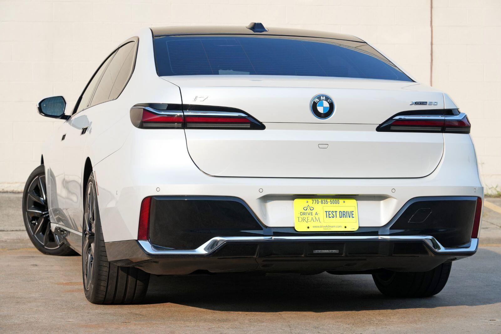 Used 2023 BMW i7 xDrive60 w/ Executive Package 2 AWD/4WD image 6