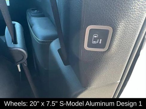 Certified 2026 Chrysler Pacifica Limited w/ S Appearance Package FWD image 15
