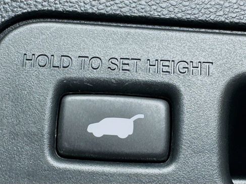 Used 2023 Acura MDX FWD image 32