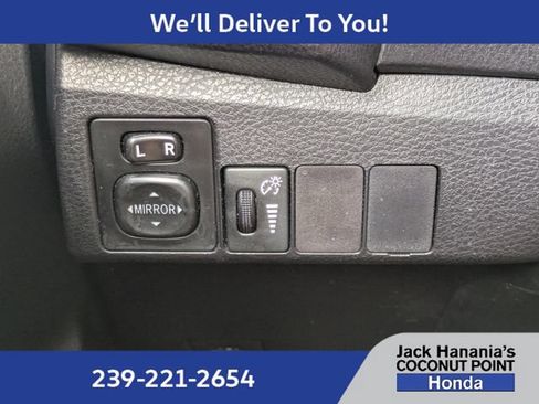 Used 2015 Toyota Corolla LE FWD image 25