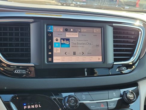 Used 2024 Chrysler Voyager LX image 26