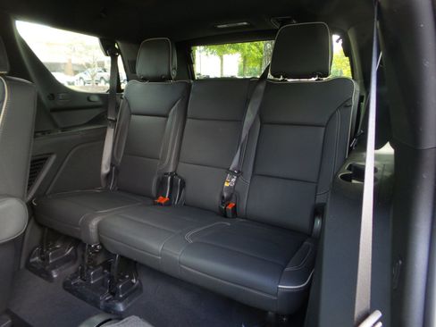Used 2025 GMC Yukon Elevation w/ Elevation Premium Package AWD/4WD image 11