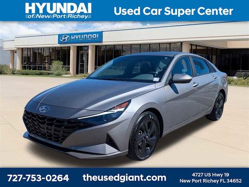 Used 2023 Hyundai Elantra SEL w/ Preferred Accessory Package image 1