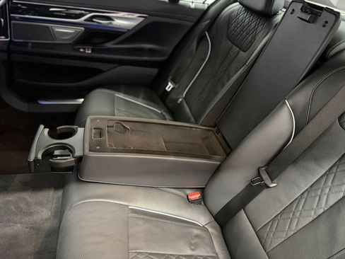 Used 2022 BMW 750i xDrive w/ Executive Package AWD/4WD image 18