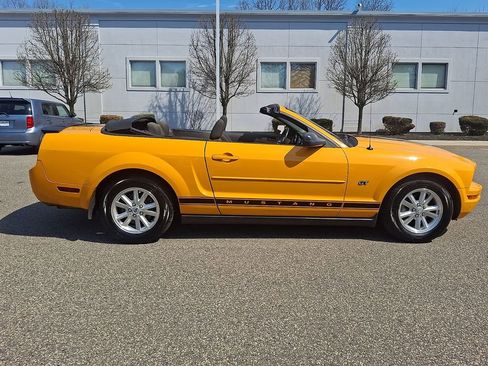 Used 2007 Ford Mustang Deluxe image 9