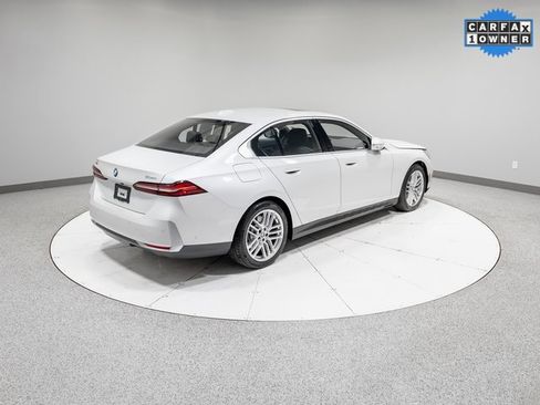 Used 2025 BMW 530i xDrive w/ Premium Package image 32