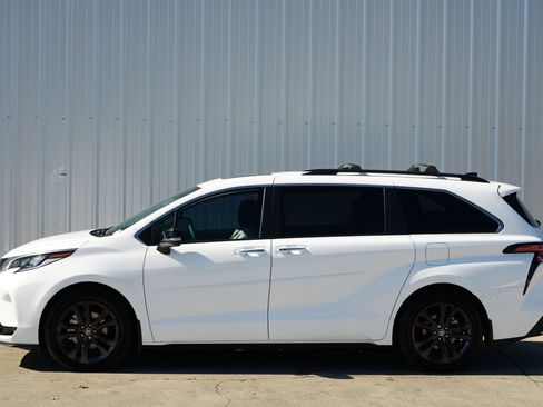 Used 2024 Toyota Sienna XSE w/ XSE Premium Package image 52