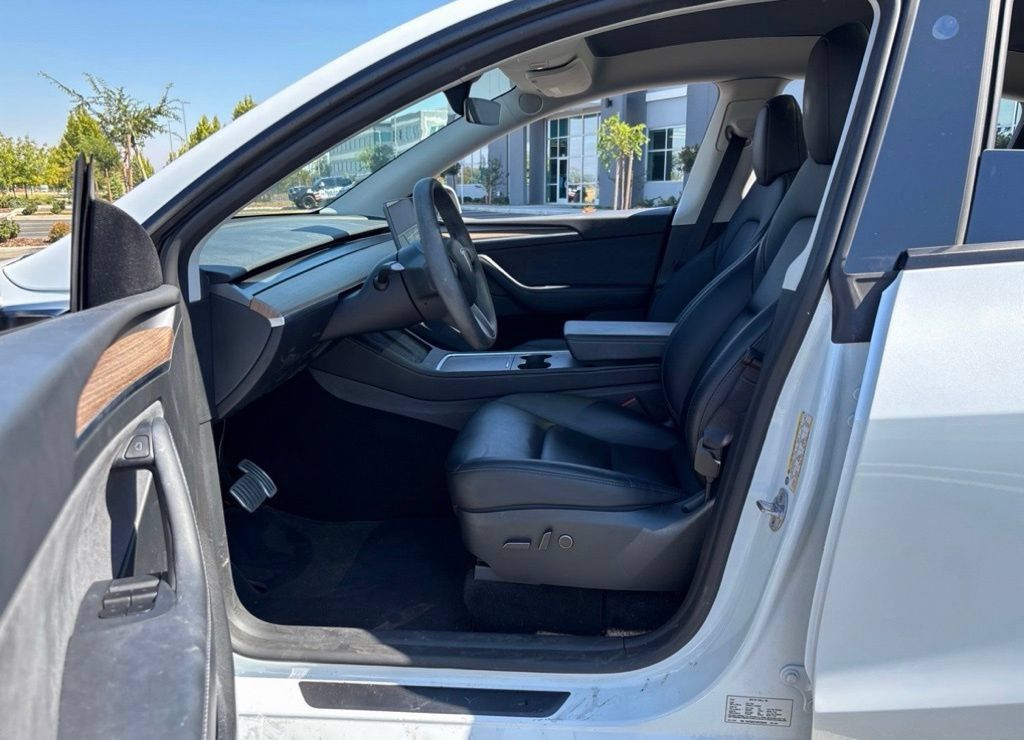 Used 2025 Tesla Model Y Performance AWD/4WD image 5
