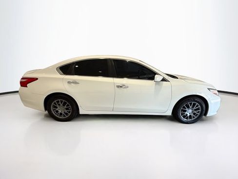 Used 2017 Nissan Altima 2.5 S w/ Power Driver Seat Package FWD image 7
