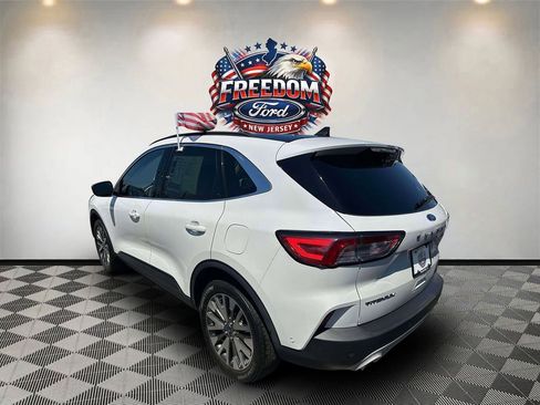 Used 2021 Ford Escape Titanium AWD/4WD image 4