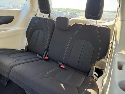 Used 2023 Chrysler Voyager LX FWD image 42