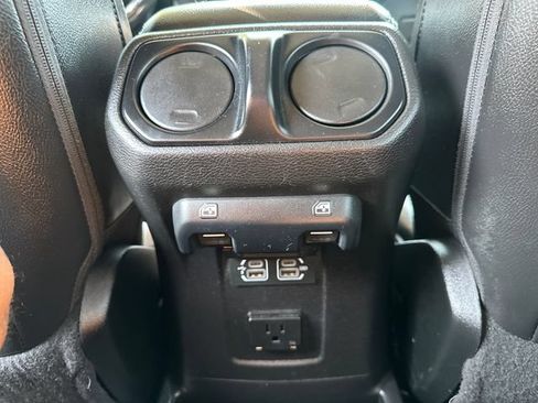 Used 2018 Jeep Wrangler Unlimited Sahara AWD/4WD image 19