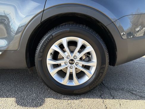 Used 2020 Kia Telluride LX image 21