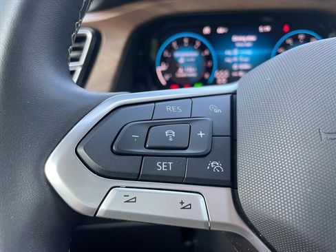 Used 2025 Volkswagen Atlas SE AWD/4WD image 19