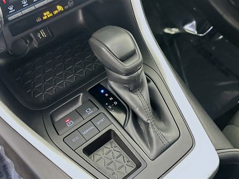 Used 2025 Toyota RAV4 XLE w/ Convenience Package FWD image 21