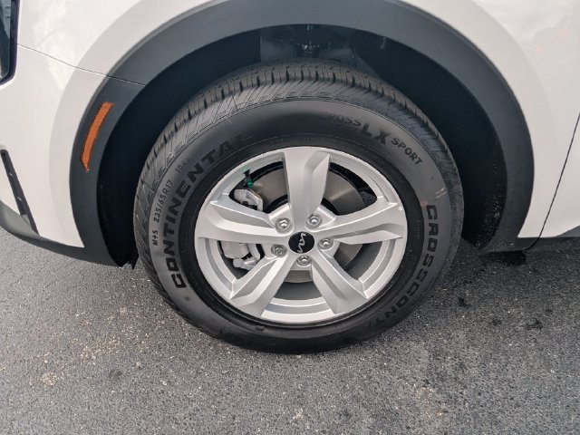New 2026 Kia Sorento LX FWD image 11
