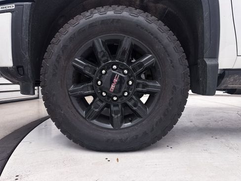 Used 2025 GMC Sierra 2500 AT4 w/ AT4 Premium Plus Package image 16