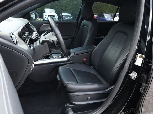 Used 2023 Mercedes-Benz GLA 250 4MATIC w/ Premium Package image 16
