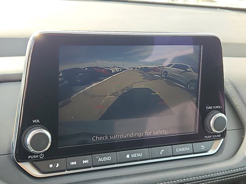 Used 2024 Nissan Rogue S image 14