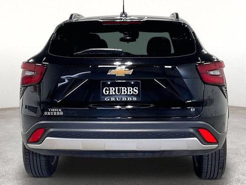 Used 2024 Chevrolet Trax LT w/ Driver Confidence Package FWD image 5