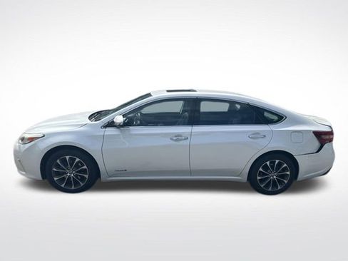 Used 2016 Toyota Avalon XLE Premium FWD image 2