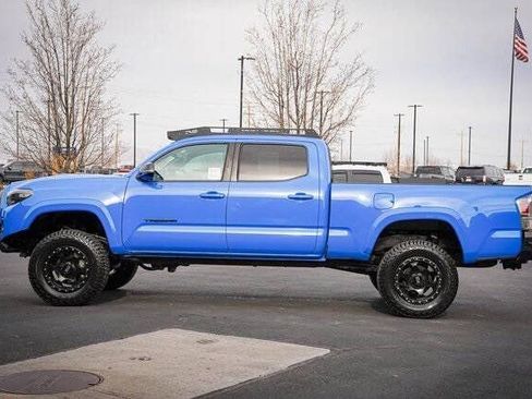 Used 2020 Toyota Tacoma TRD Sport w/ Technology Package AWD/4WD image 10