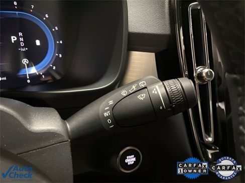 Used 2025 Volvo XC40 B5 Core image 31