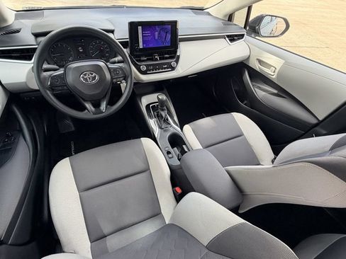 Used 2025 Toyota Corolla LE FWD image 13