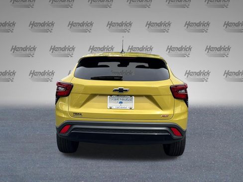 Used 2024 Chevrolet Trax RS w/ Driver Confidence Package FWD image 9