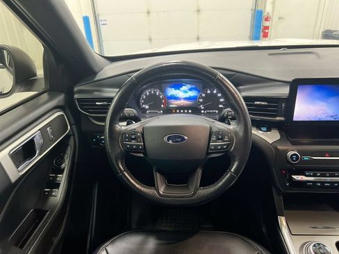 Used 2020 Ford Explorer XLT w/ Equipment Group 202A AWD/4WD image 11