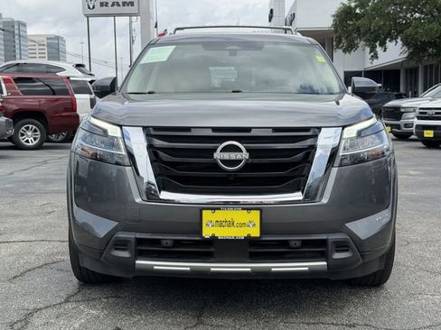 Used 2023 Nissan Pathfinder SL FWD image 3