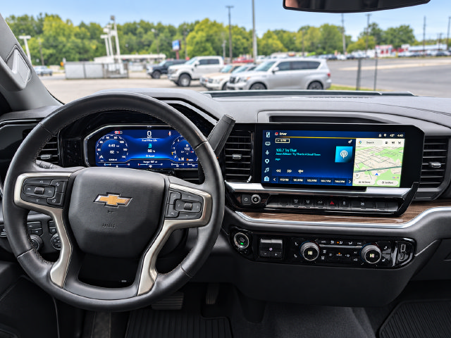 Used 2025 Chevrolet Silverado 2500 LT w/ Convenience Package AWD/4WD image 4