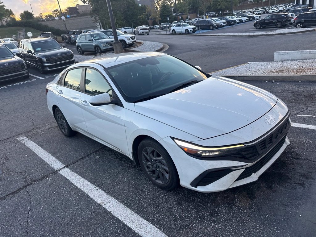 Used 2024 Hyundai Elantra SEL FWD image 3