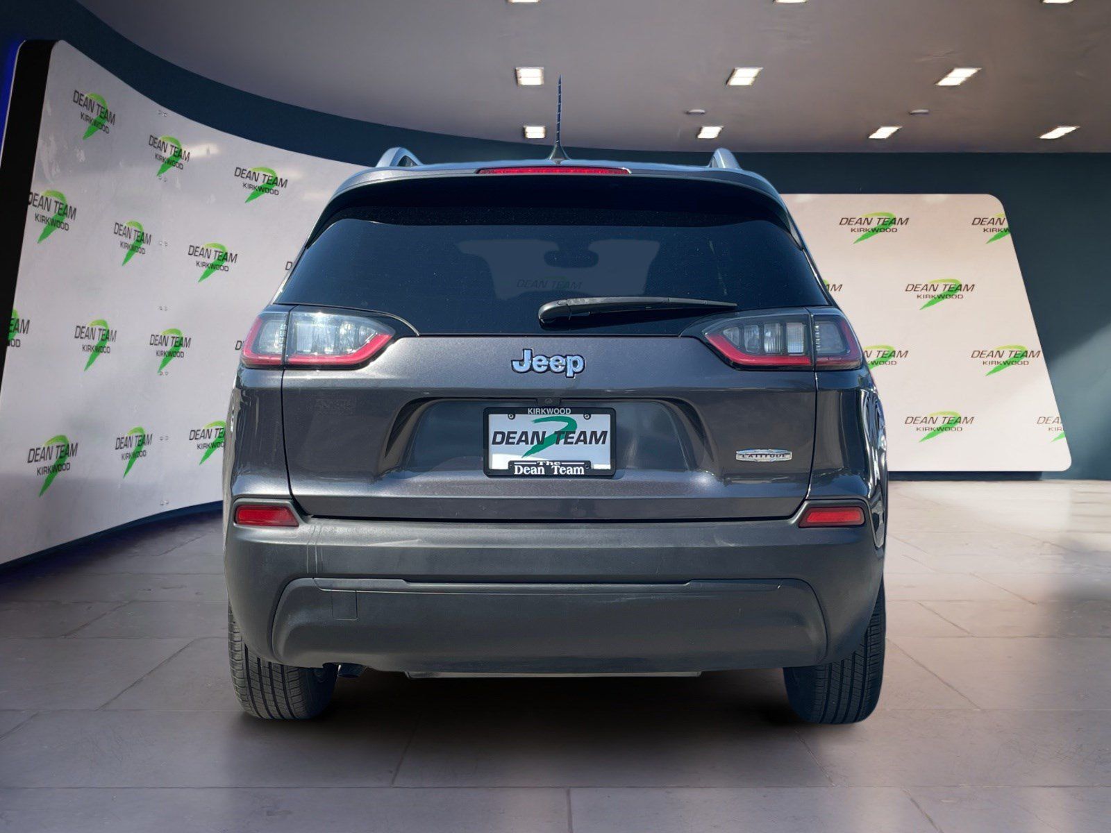 Used 2019 Jeep Cherokee Latitude Plus w/ Comfort/Convenience Group FWD image 8