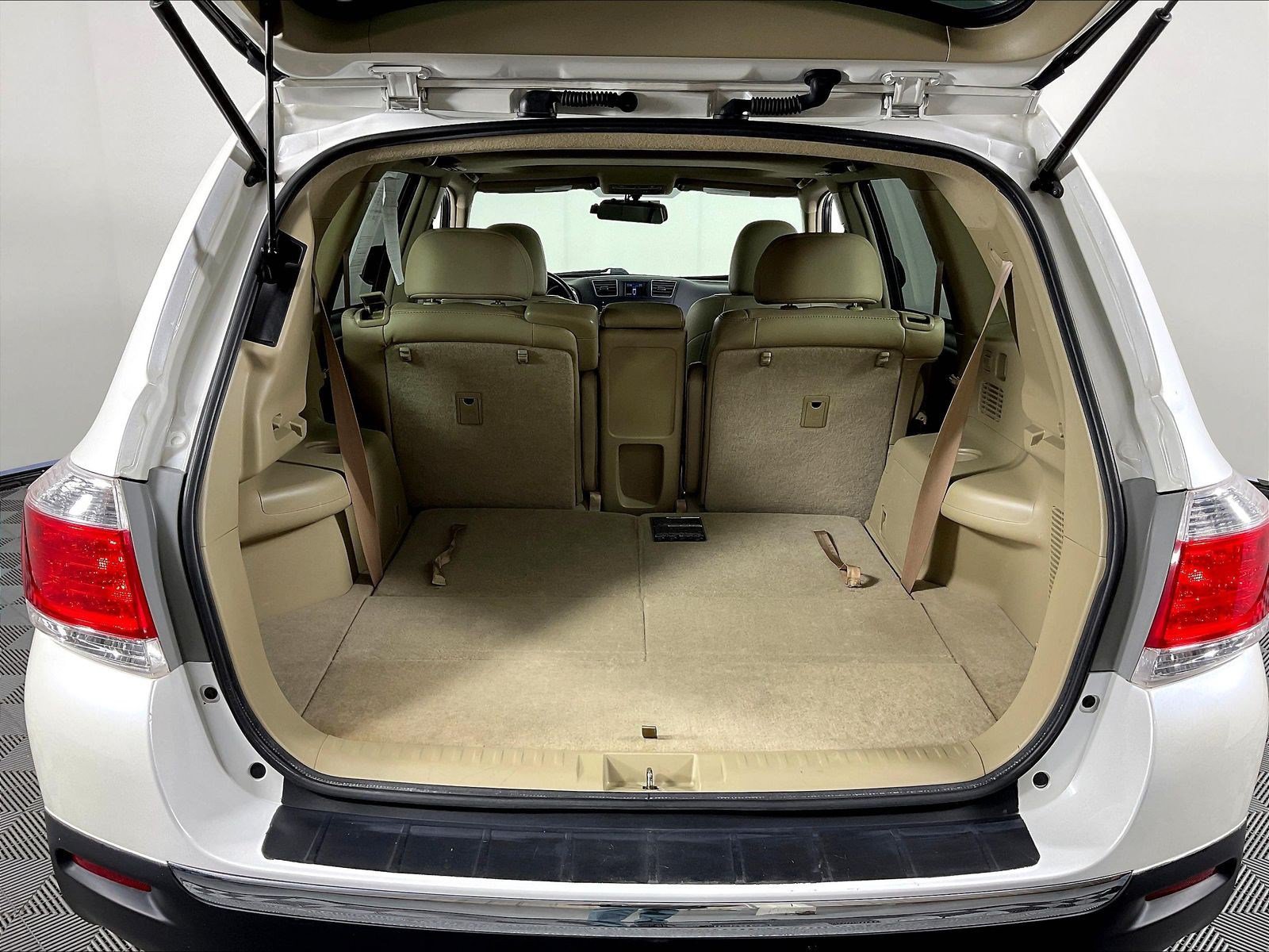 Used 2012 Toyota Highlander Limited w/ Tow Pkg AWD/4WD image 40