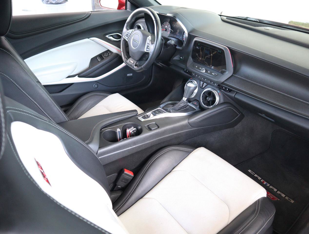 Used 2018 Chevrolet Camaro SS RWD image 17