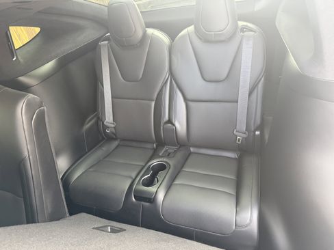 Used 2022 Tesla Model X image 16