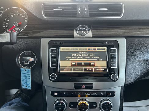 Used 2013 Volkswagen CC Executive image 19